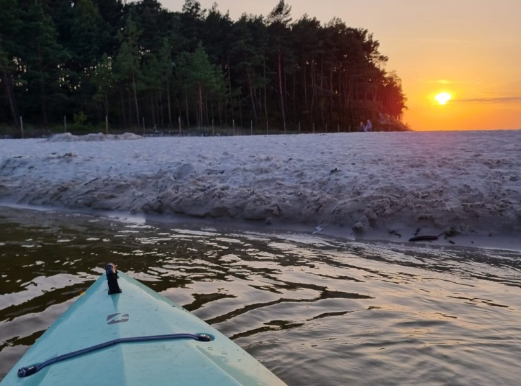 Kajaki Na Fali, Spływy kajakowe Dębki - Piaśnicą do morzakajaki zach&oacute;d słońca