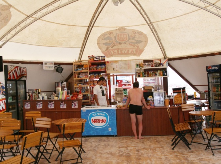 Namiot  Żywiec na plaży