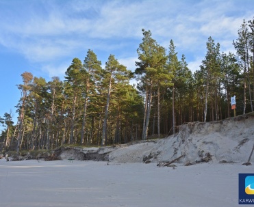 Wejscie na plażę nr 15 w Karwieńskich Błotach obok Karwi.