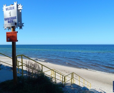 Wejście na plażę nr 1 - Karwieńskie Błoto Drugie - 1,5 km od centrum Karwi.